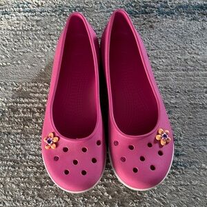 Bright Pink Slip-On Croc Flats with Fun Flower Jibbits Size 8